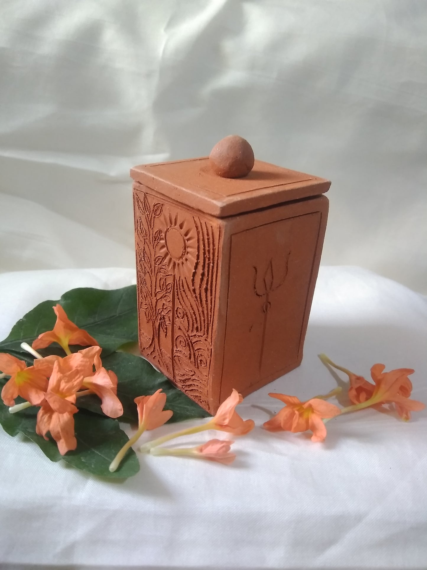 Shaktipadam Handmade Terracotta Aroma Candle: A Beacon of Tranquility and Spiritual Enlightenment